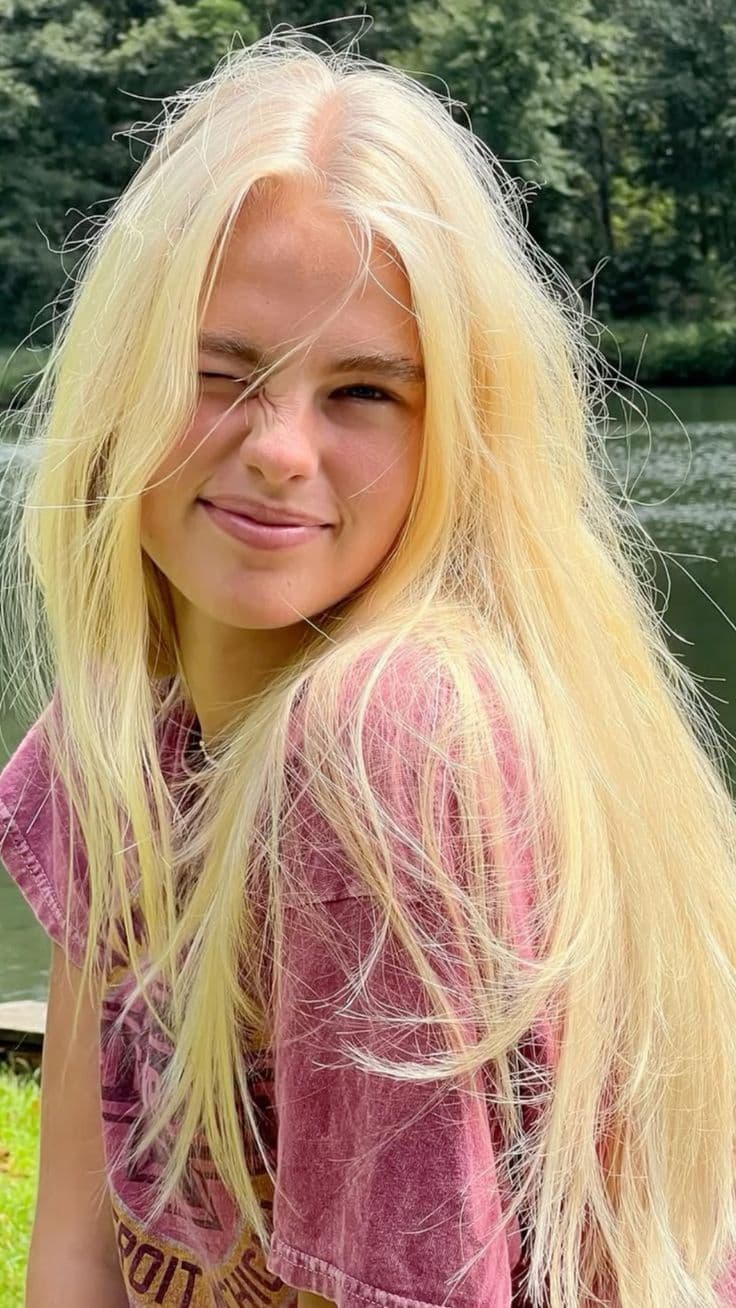Tara, 24, adult AI companion